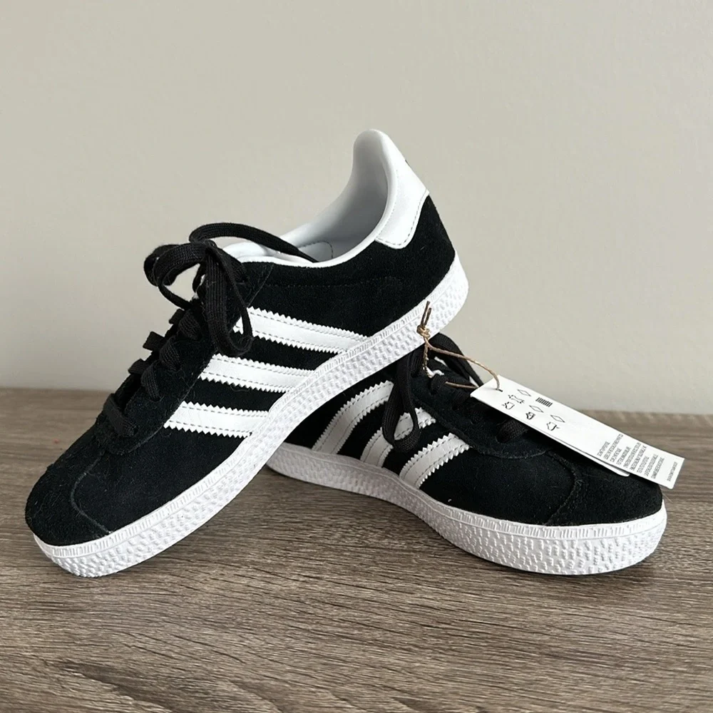 Kid’s Adidas OG Gazelle Grade School Sneaker Size 1 in Black and White